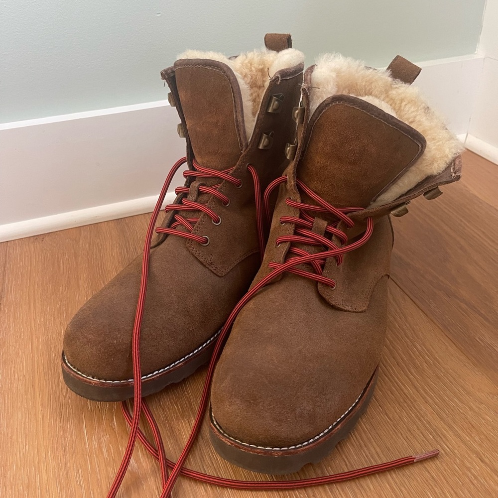 Men’s Ugg boots with shearling lining